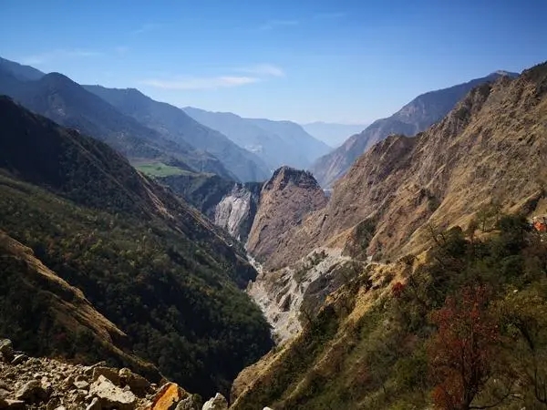 "一带一路"再添“水电明珠” | 翻山越岭，只为尼泊尔山涧里的“绿色引擎”！